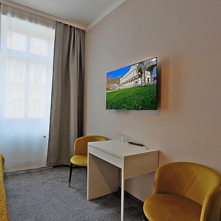 Hotel Pilgrim Karlsbad Rum bild