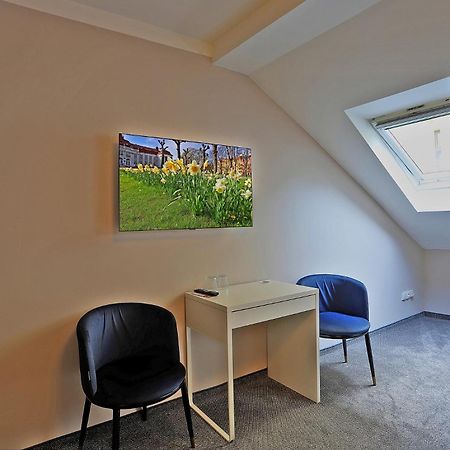 Hotel Pilgrim Karlsbad Rum bild