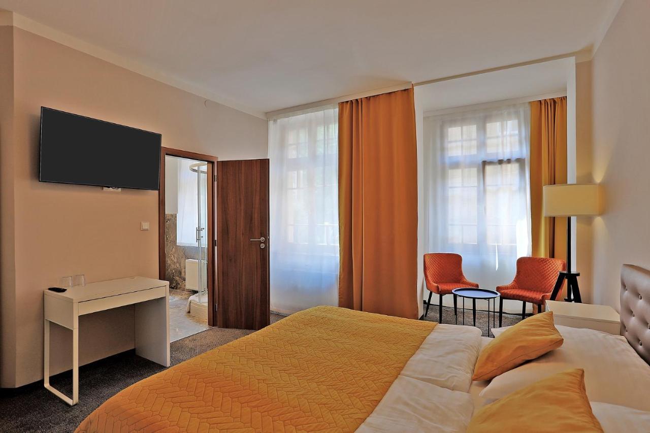 Hotel Pilgrim Karlsbad Exteriör bild