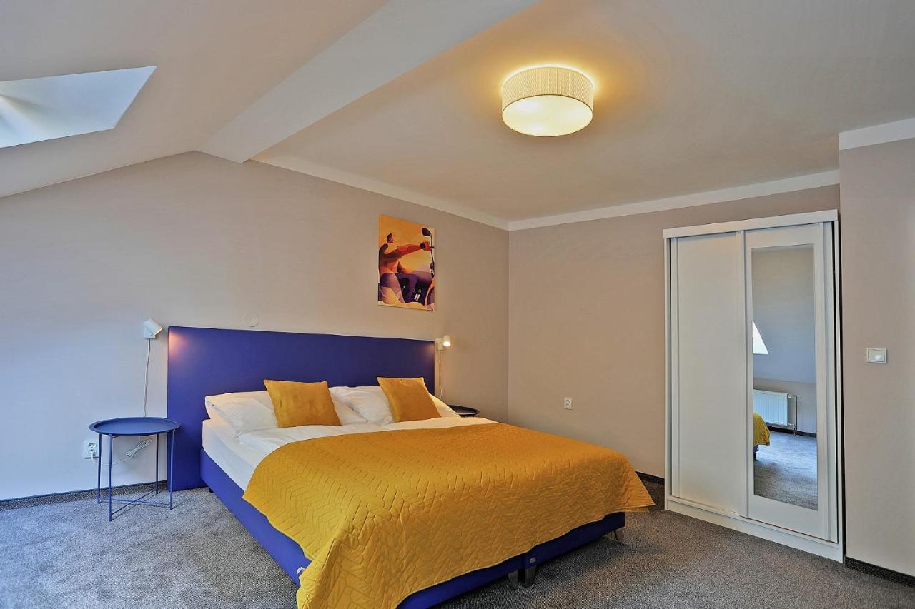 Hotel Pilgrim Karlsbad Rum bild